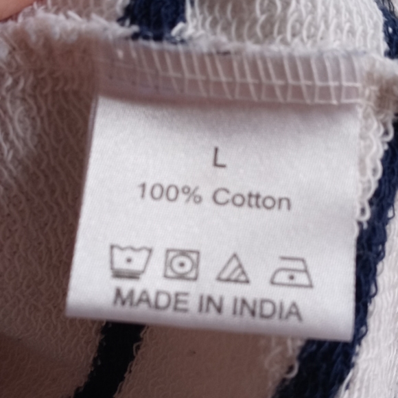 Slightly cropped stripped scoop neck sweater sz L - Picture 4 of 6